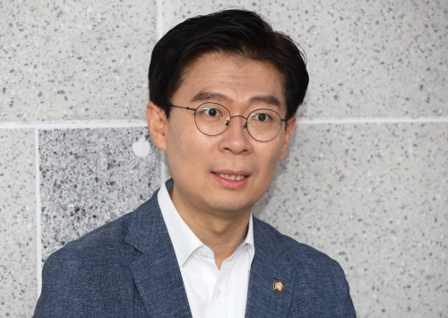 국민의힘과의 합당설 관련해 입장 발표하는 조정훈 의원