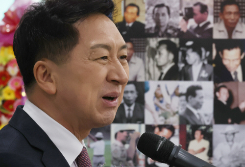 '박정희 사진전' 축사하는 김기현