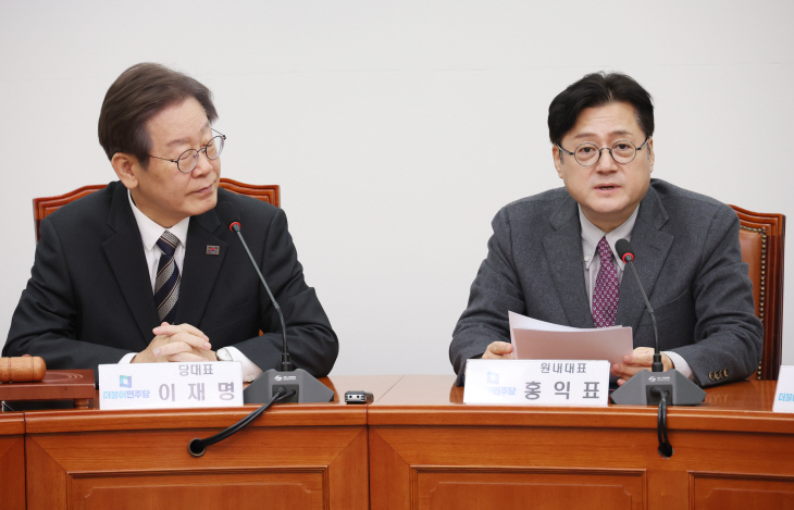 발언하는 홍익표 원내대표<YONHAP NO-2310>