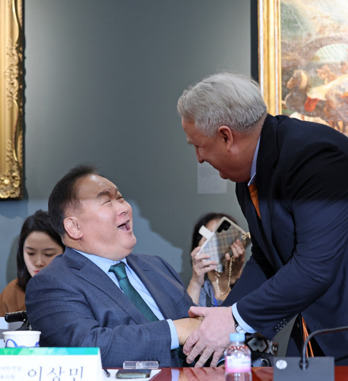 인사하는 인요한ㆍ이상민
