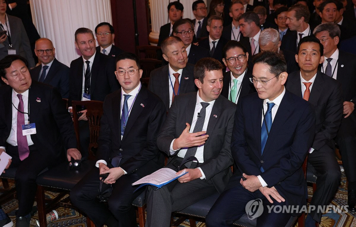 이재용 삼성전자 회장(첫번째 줄 오른쪽), 구광모 LG회장(첫번