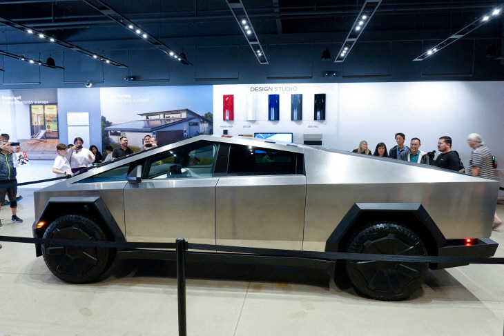 TESLA-CYBERTRUCK/ (FACTBOX, PIX)