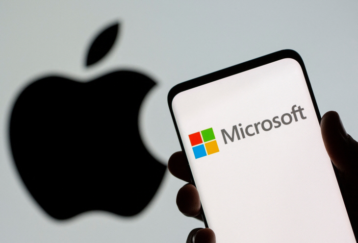 USA-STOCKS/APPLE-MICROSOFT