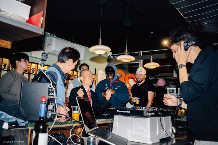 홈스인코리아, 외국인 유학생 위한 DJ 행사 'Let Them Cook' 성황리 마... - 뉴스 썸네일 이미지