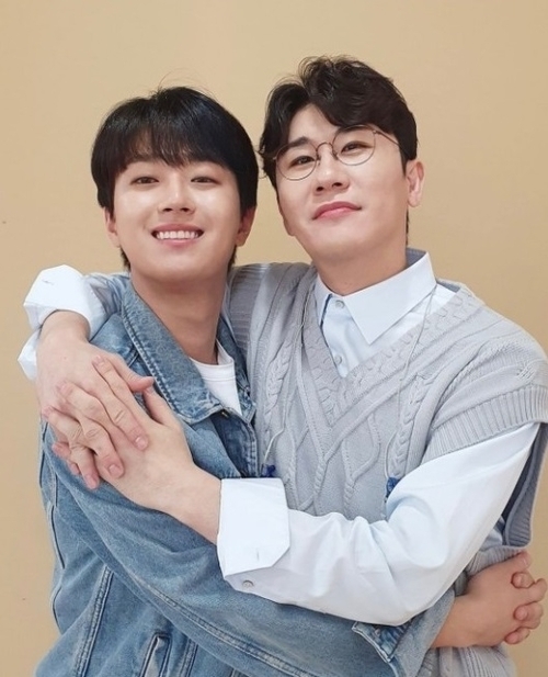 <b>영탁</b>·이찬원, 연말 아이돌 잔치 속 트로트 가수의 자존심