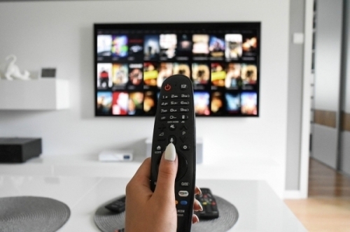 황금연휴 ‘정주행족’ 잡아라…OTT 콘텐츠 대전