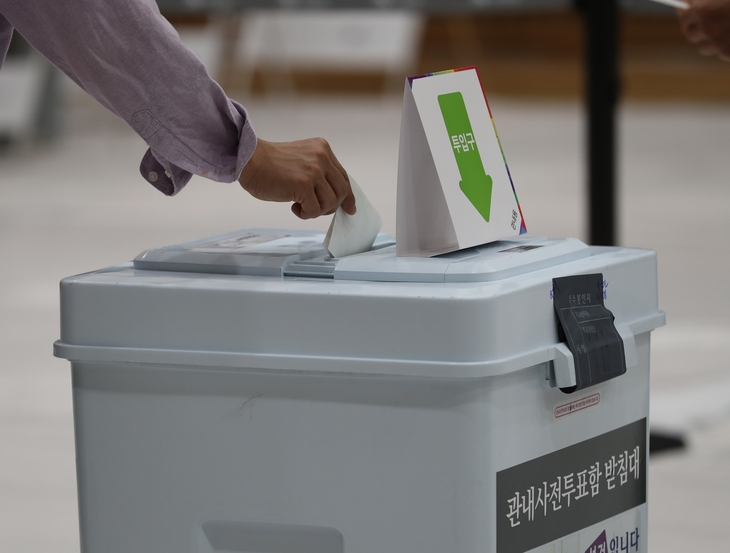 [대선 2025]<b>사전 투표율</b> 오전 10시 5.24% ‘역대 최고’…전남 10% 돌파