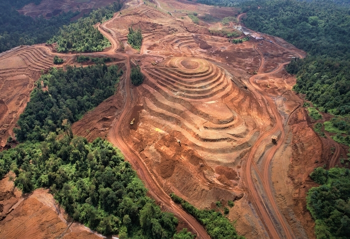 핵심광물 수입의존도 99.9%...자원 확보 믿을 건 '포스코인터·LX인터'... - 뉴스 썸네일 이미지