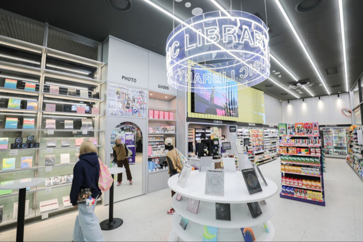 덕질 필수템 파는 유통업계, K팝 아이돌 팬심 공략 - 뉴스 썸네일 이미지