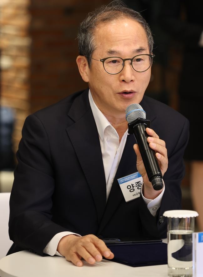 '안전한 카드' 양종희...KB금융지주, 회장 레이스 개막 - 뉴스 썸네일 이미지