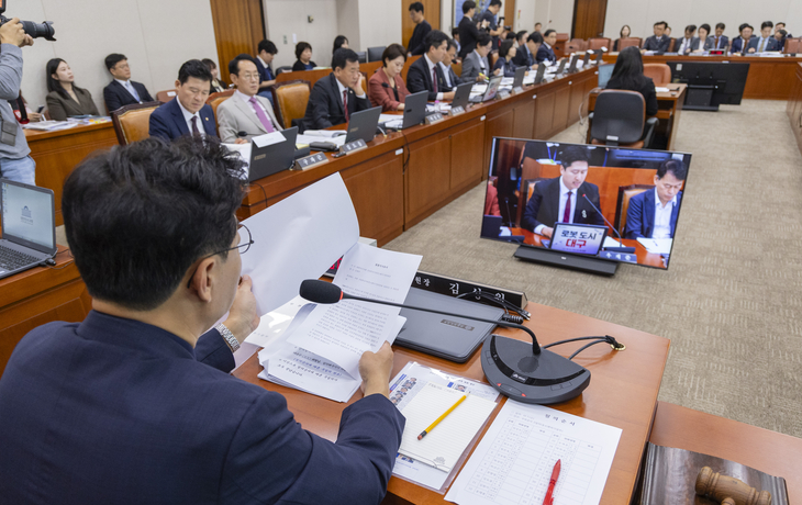 [2026 국감] ‘김병주 불출석’ 홈플러스 국감…여야, “동행명령 불응...