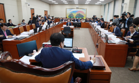 국회 정무위 전체회의 비경제부처 업무보고