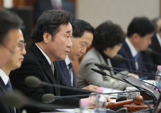 발언하는 이낙연 총리