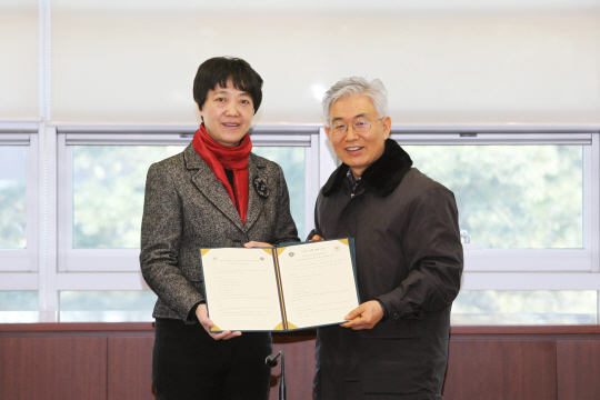 (왼쪽부터) 광동외어외무대학 저우 둥란 중문학과 당서기,