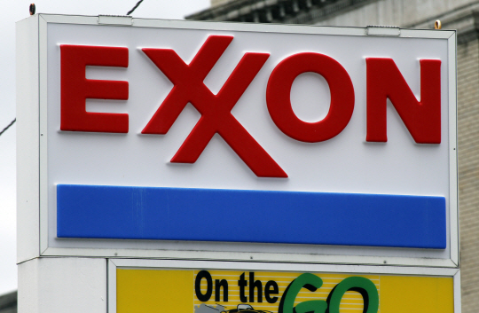 Earns Exxon Mobil