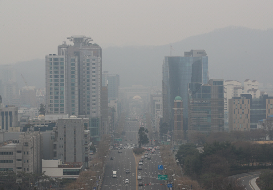 초미세먼지주의보 발령... '회색빛' 서울