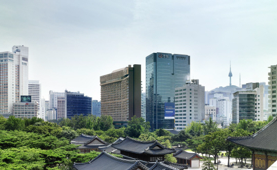 [사진2] 서울 중심부에 위치한 특급호텔 더 플라자 외경