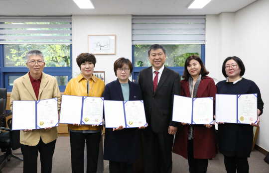 19.11.5 모범음식점 지정증 교부_계룡시