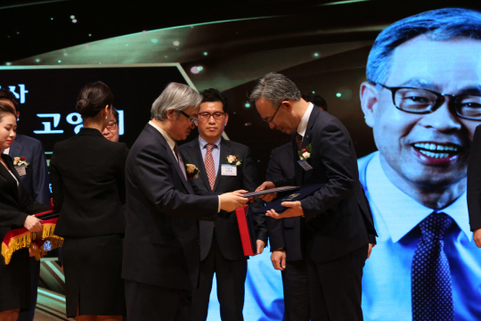 고영태사장_수상사진 (4)