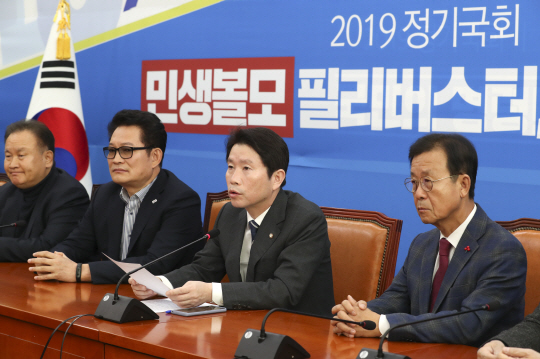 모두발언하는 이인영 원내대표