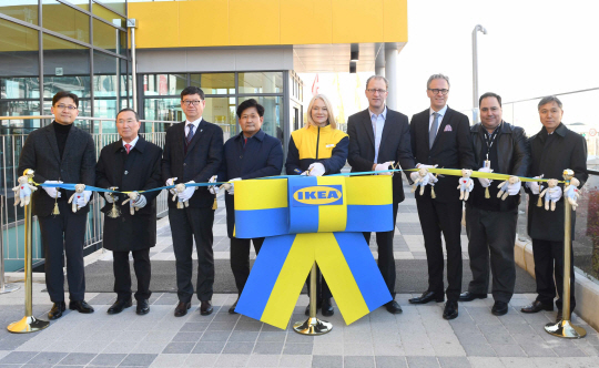 [사진1] 이케아 기흥점 오픈 기념 리본커팅