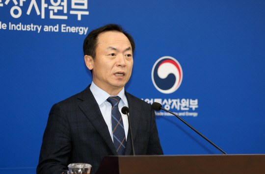 '2019년 외국인 직접투자 동향' 브리핑하는 정대진 투자정책관
