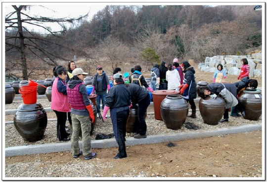장 담그기 체험 사진2