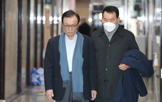 고위전략회의 참석하는 민주당 이해찬 대표