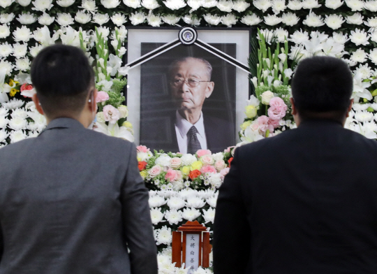 고 백선엽 장군 빈소 조문