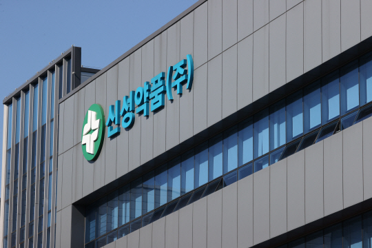 '신성약품 백신 상온 노출' 독감 백신 무료 접종 중단