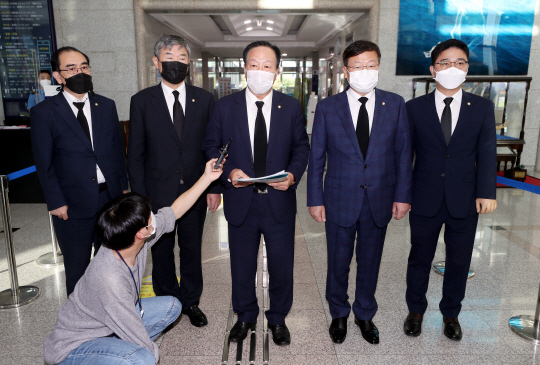 해경청 방문 조사 결과 밝히는 국민의힘 TF