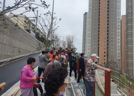 부산 서면 아이파크, 악취공사 기습 감행... 주민 반발 ‘중단