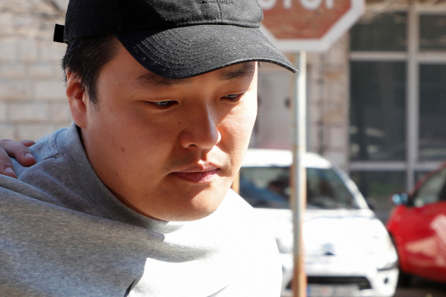 권도형 ``도피중 각국서 VIP 대접 받아``…폰·노트북엔 흥미로운 정보