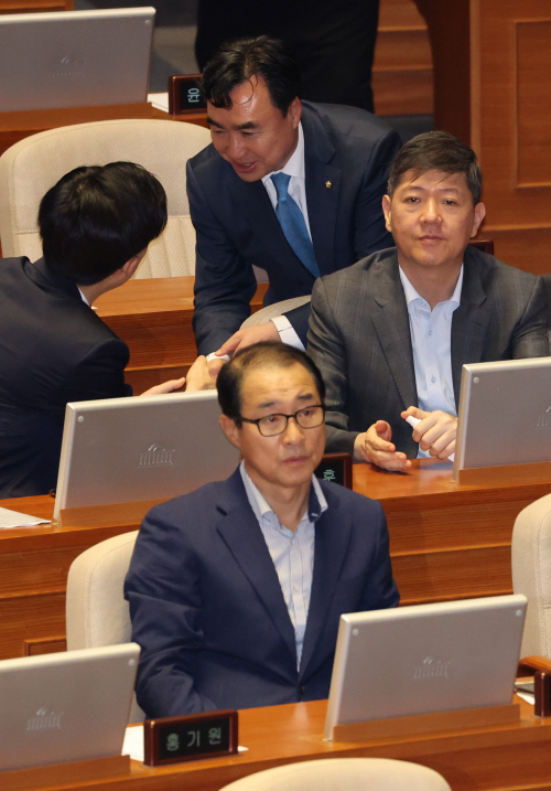 민주당, 윤관석·이성만 체포안 처리 고심