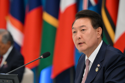 지지율 상승 윤 대통령, 국정운영 기조 변화 검토