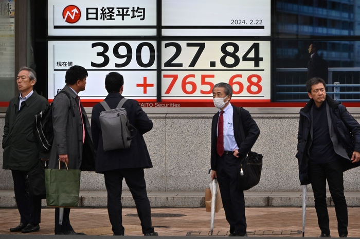 JAPAN-ECONOMY-STOCKS