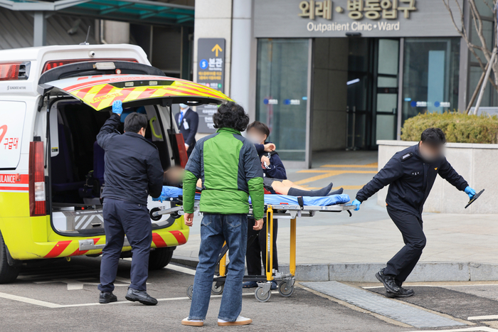 응급진료센터로 이송되는 환자