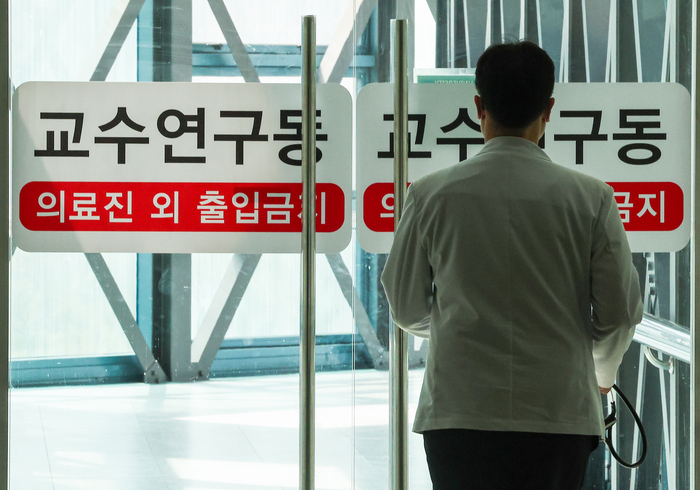 의대 교수들 사직 의향 확산