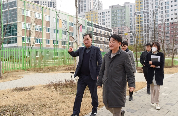 김동근 의정부시장 19일 고산초등학교 안전 통학로 현장점검