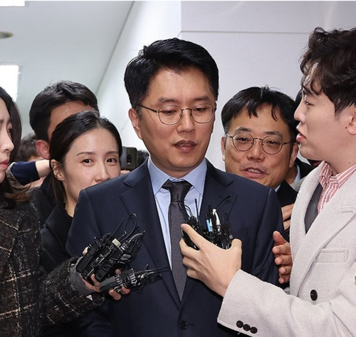류긍선 카카오모빌리티 대표가 13일 오후 서울 강남구 역삼동 전국택시연합회관에서 택시 4단체(전국택시노동조합연맹·전국민주택시노동조합연맹·