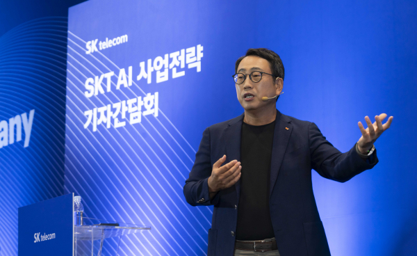 'AI 피라미드 전략' 발표하는 유영상 SK텔레콤 대표