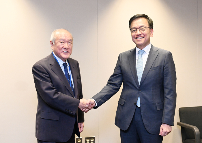 일본 재무장관 만난 최상목 경제부총리