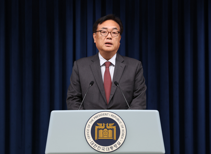 '채상병 특검법' 대통령실 입장 밝히는 정진석 비서실장