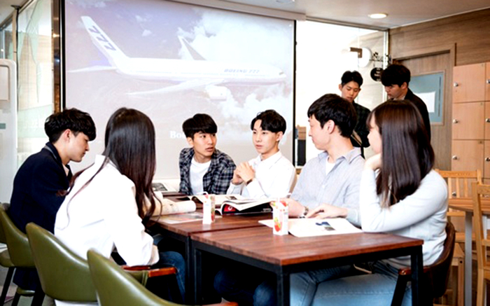 대학 자퇴 후 재입학 고려하는 수험생, 아세아항공직업전문학교 주목