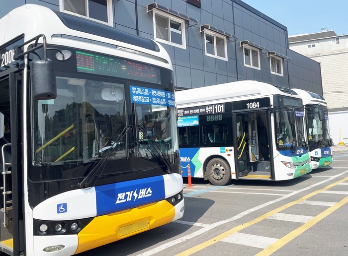 광명시 시내버스 운수업체 차고지에서 전기버스 운행 준비