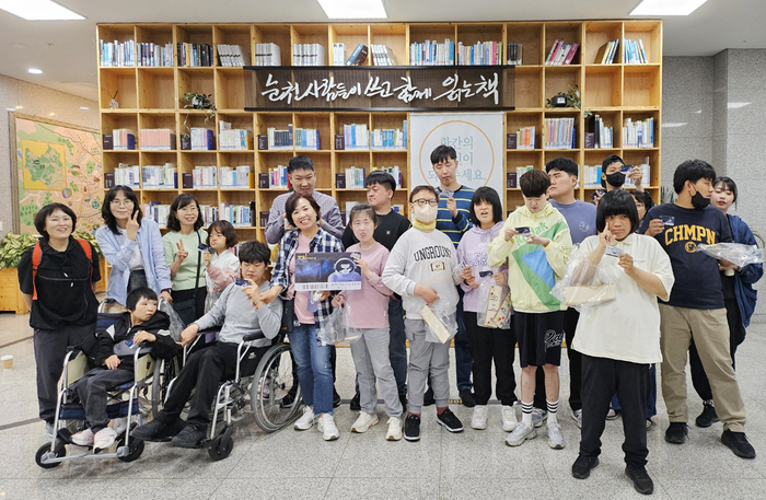 순천시립삼산도서관 ,'발달장애인의 와글와글 도서관 여행' 운영