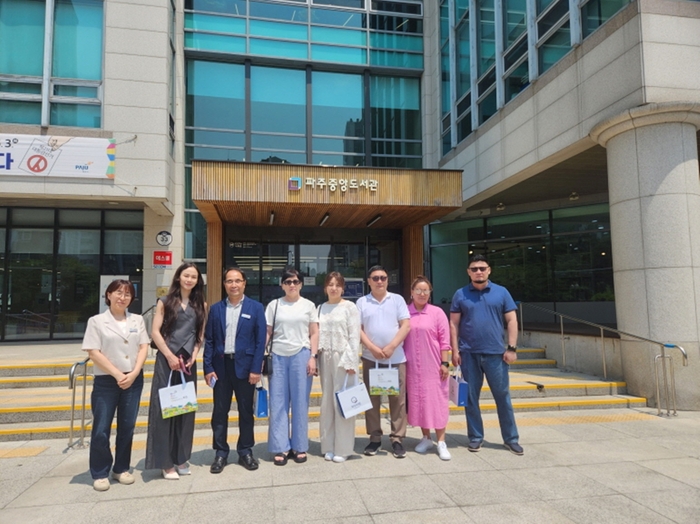 몽골 수도 울란바토르의 시립도서관 대표단 29일 도서관 운영 우수사례 벤치마킹 위 파주중앙도서관 방문