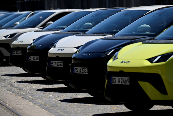 EUROPE-AUTOS/BYD-TESLA