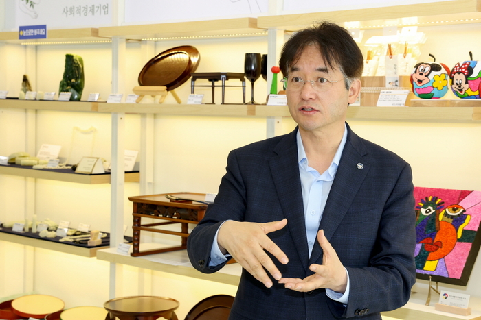 이동환 고양특례시장 '2025년 고양시 공예품 전시회' 방문