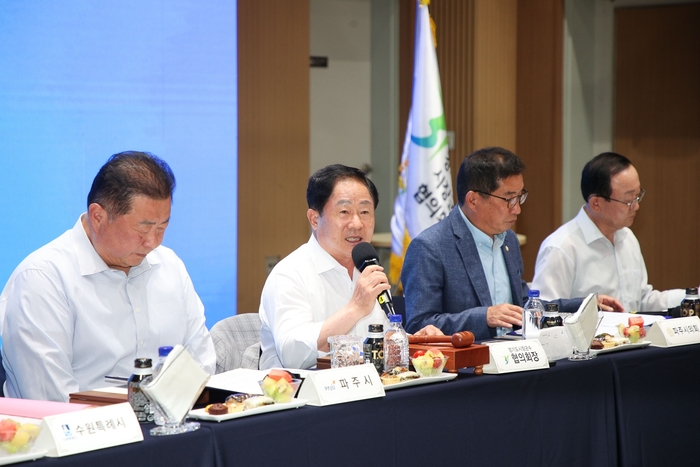 주광덕 경기도시장군수협의회장(남양주시장) 16일 민선8기 제8차 정기회의 주재